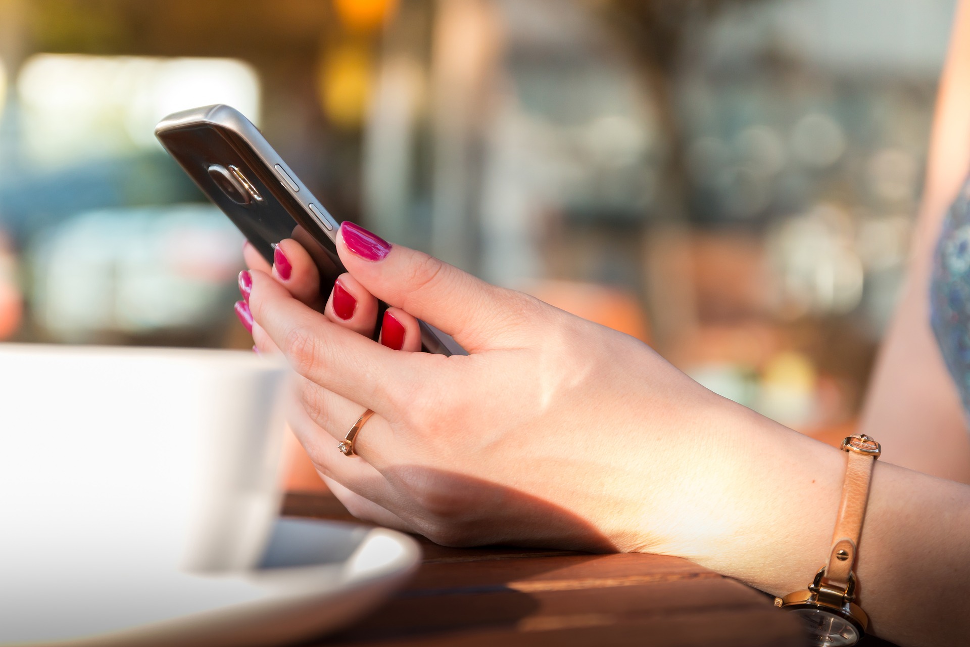 Umgang mit mobilen Geräten wie Smartphone und Tablett in Schwangerschaft sowie für Kinder und Kleinkinder